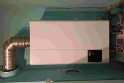 Kotel plynový Buderus U124 s modulačním regulátorem.